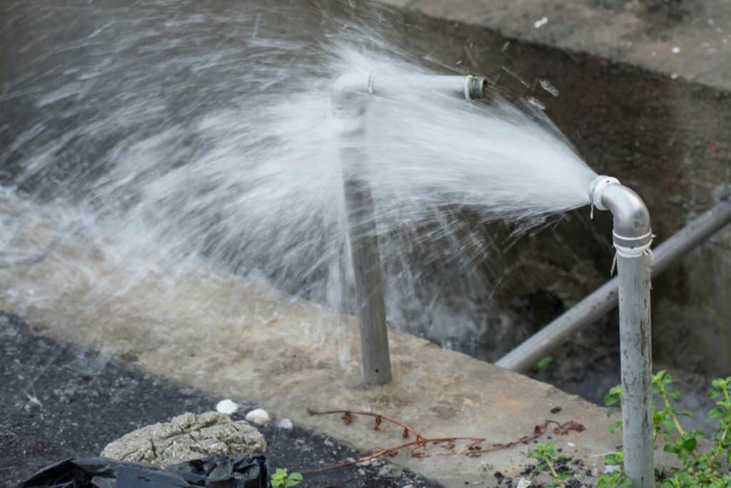 burst pipe emergency plumbing issue