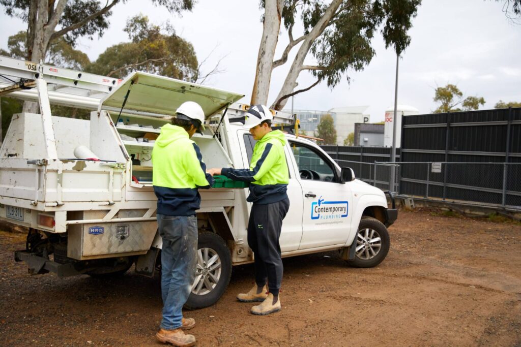 emergency plumbers turning up to a site